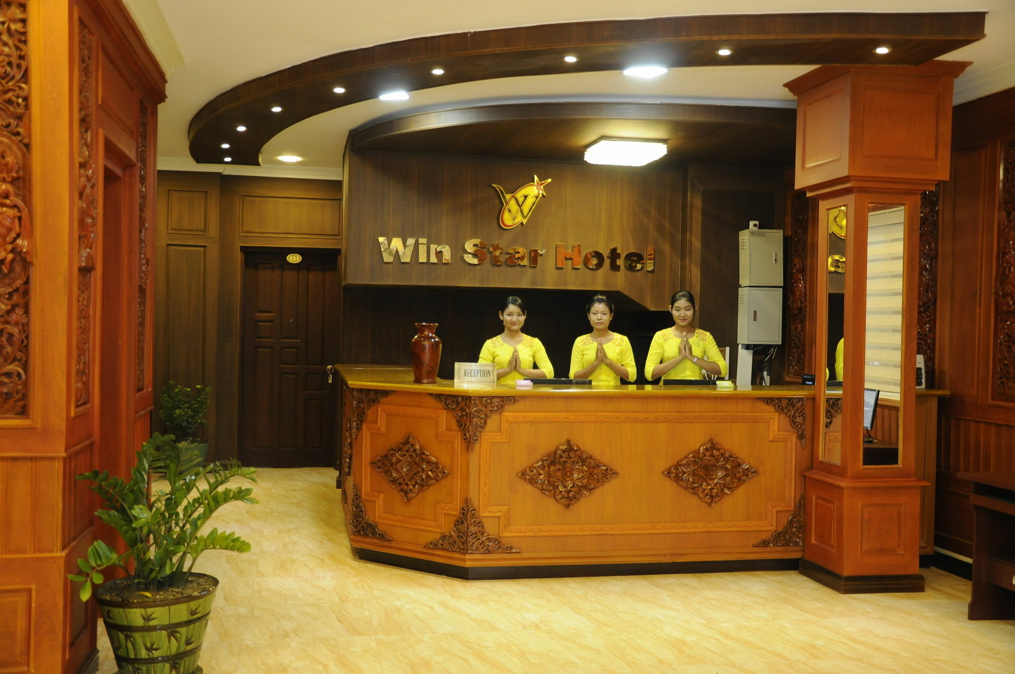 Win Star Hotel Mandalay Buitenkant foto